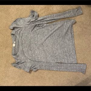 XS Gap Cold “flutter” shoulder long sleeve shirt